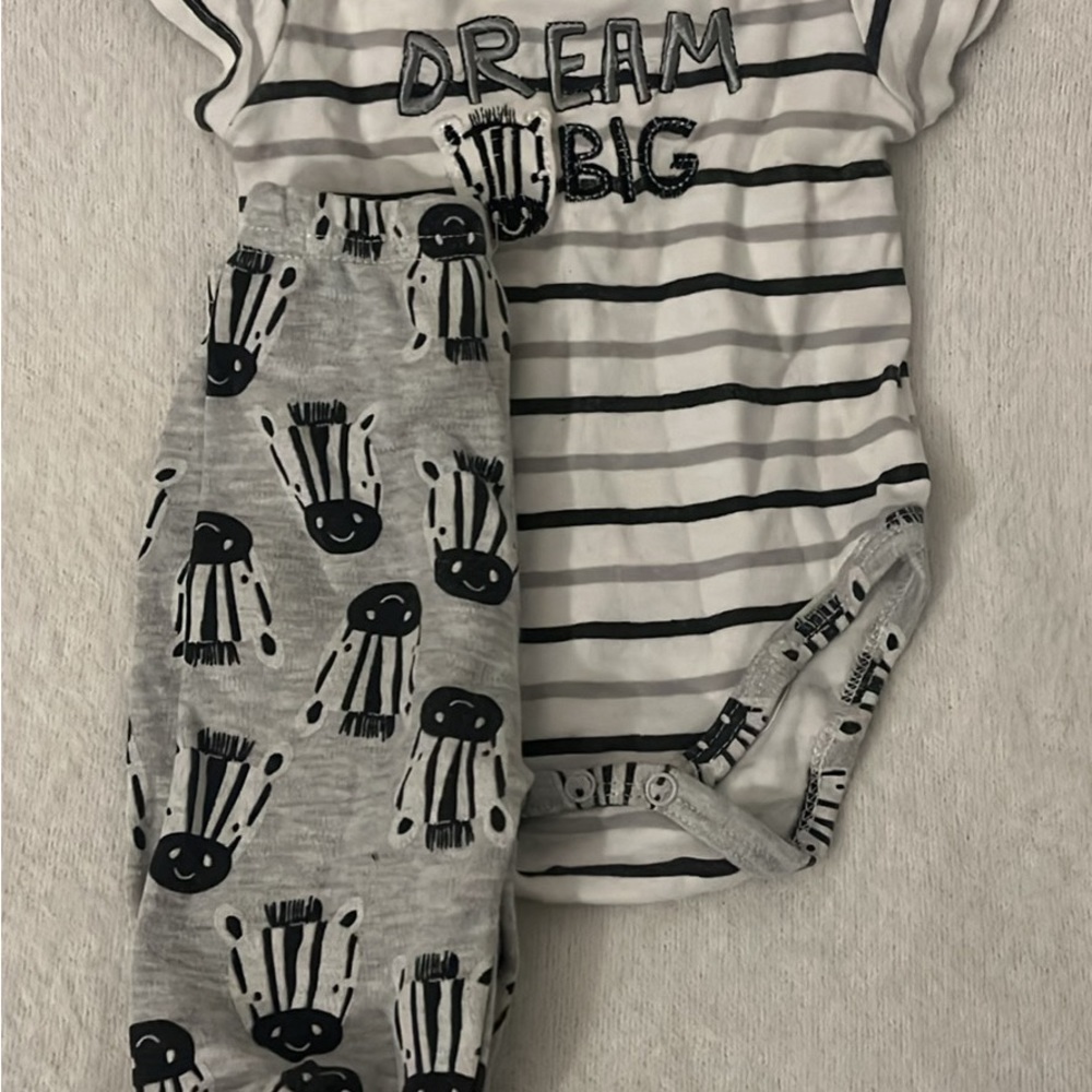Brand:Little Beginnings, Color: Black and Grey, Size:0-3M